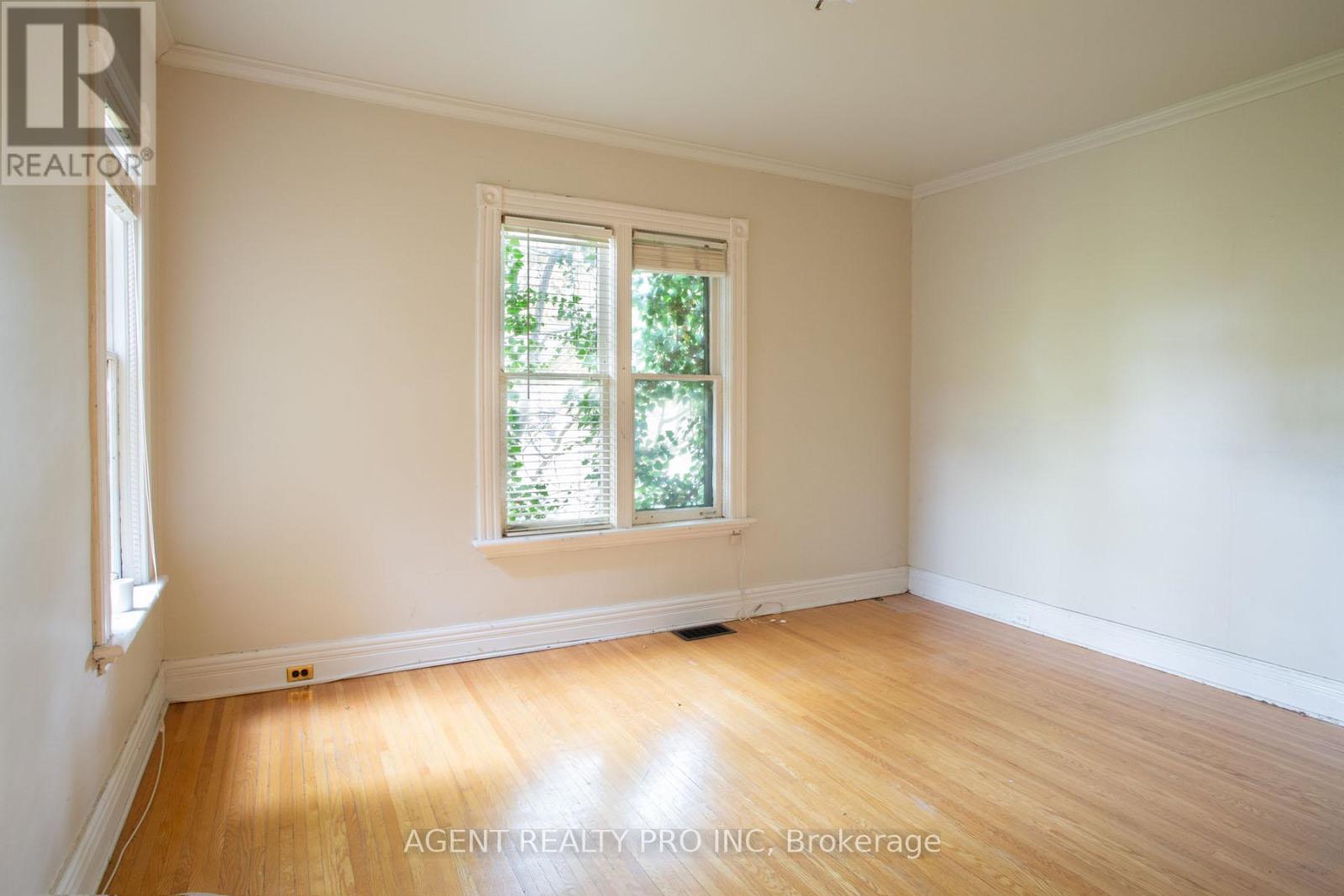 302 Central Street, London East, Ontario  N6B 2C8 - Photo 34 - X12497200