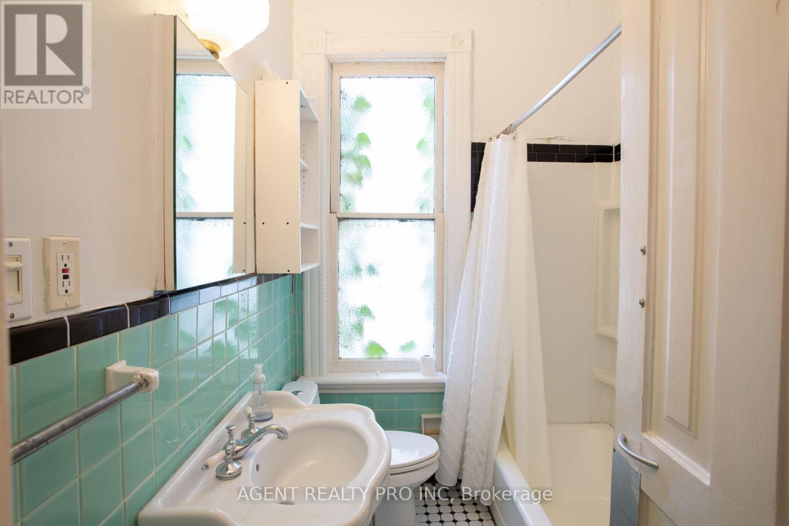 302 Central Street, London East, Ontario  N6B 2C8 - Photo 36 - X12497200