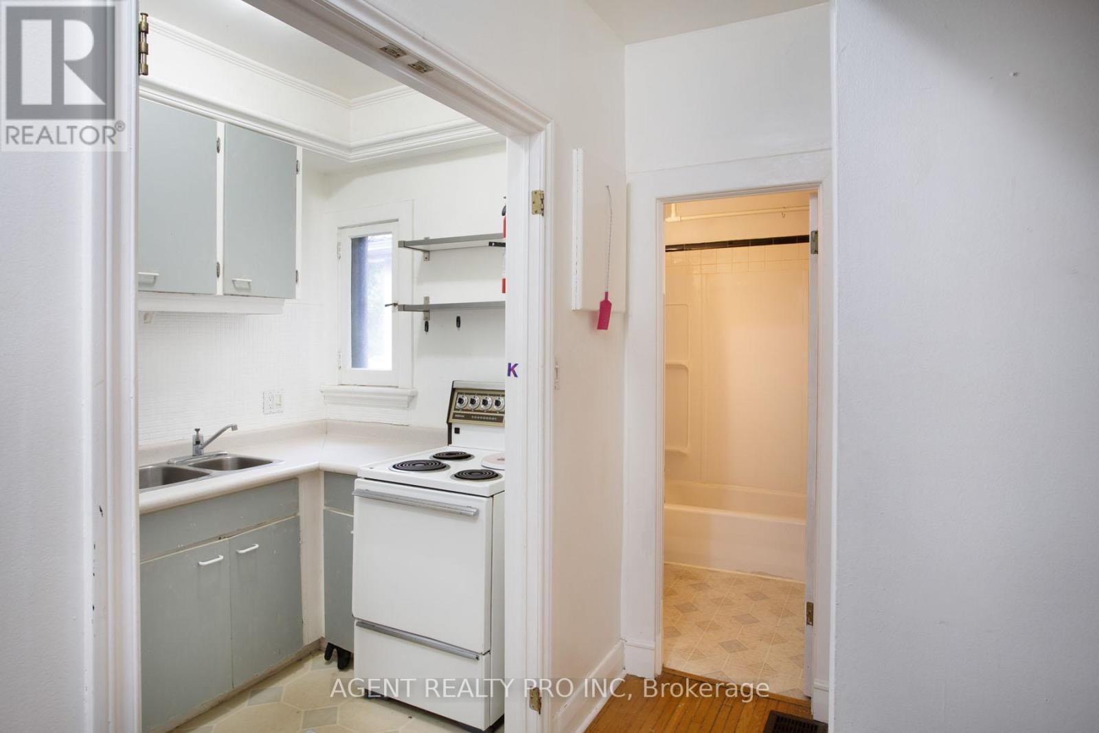 302 Central Street, London East, Ontario  N6B 2C8 - Photo 47 - X12497200