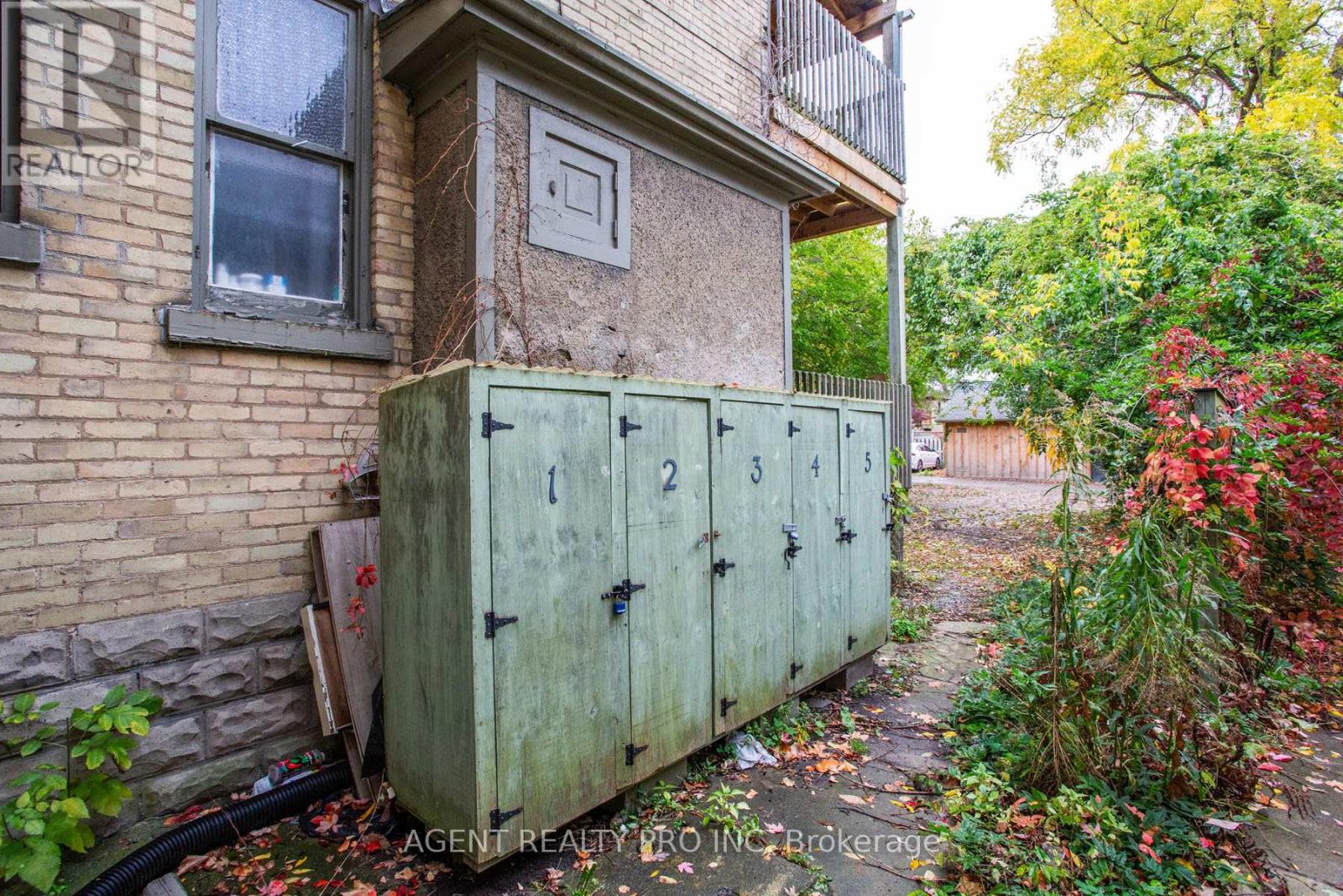 302 Central Street, London East, Ontario  N6B 2C8 - Photo 5 - X12497200