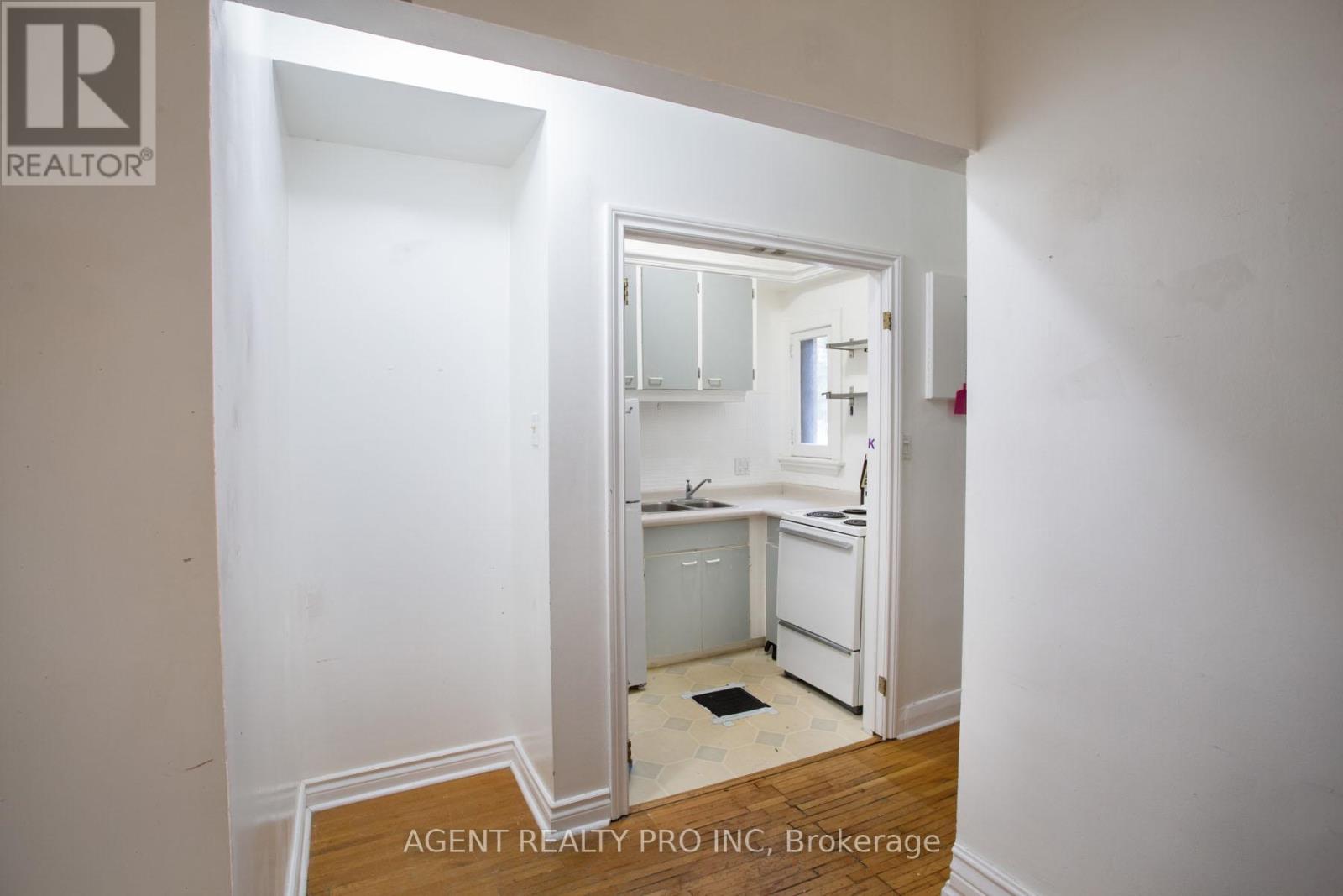 302 Central Street, London East, Ontario  N6B 2C8 - Photo 50 - X12497200