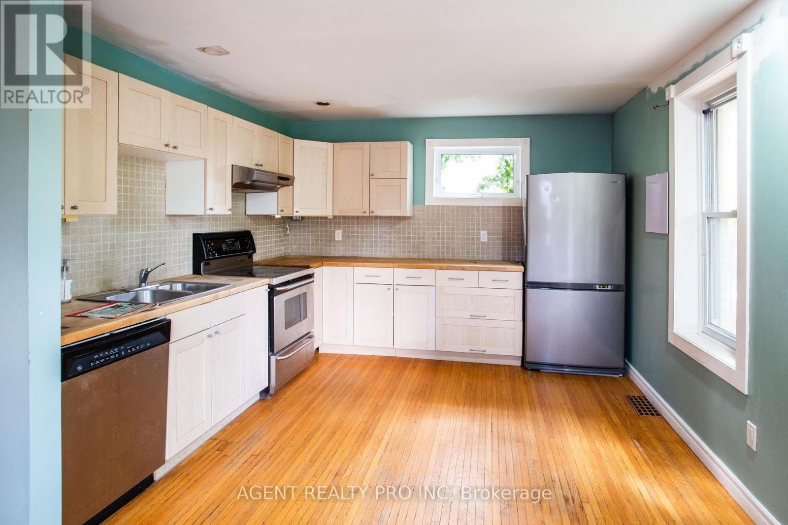 302 Central Street, London East, Ontario  N6B 2C8 - Photo 6 - X12497200