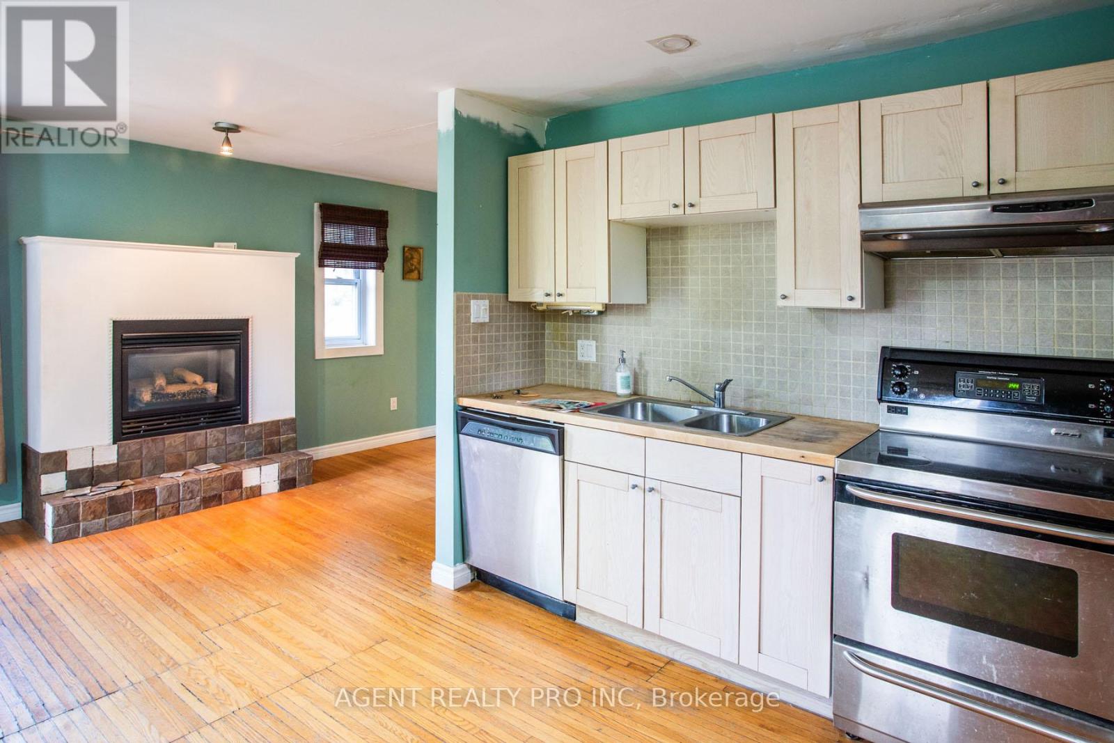 302 Central Street, London East, Ontario  N6B 2C8 - Photo 7 - X12497200