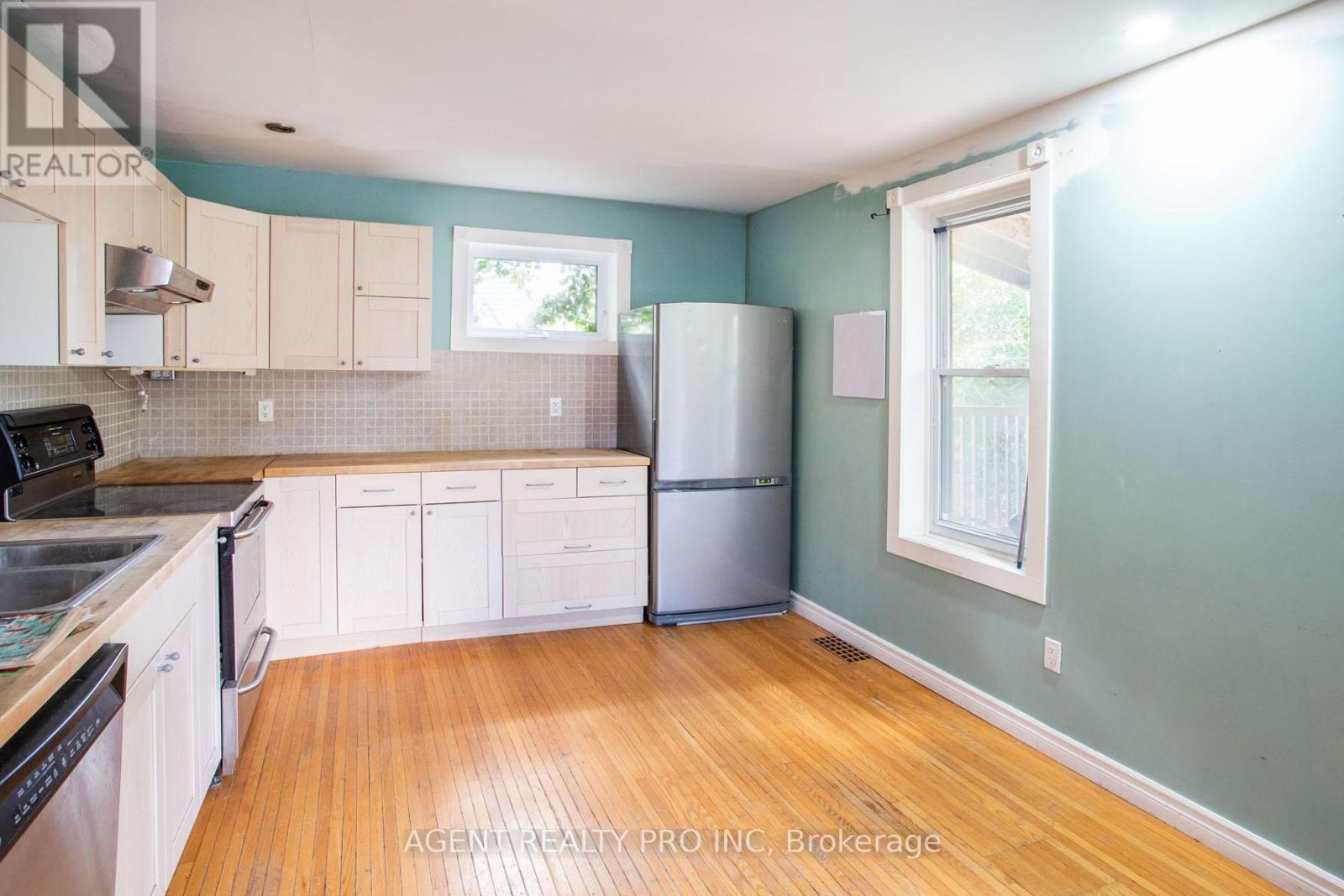 302 Central Street, London East, Ontario  N6B 2C8 - Photo 8 - X12497200