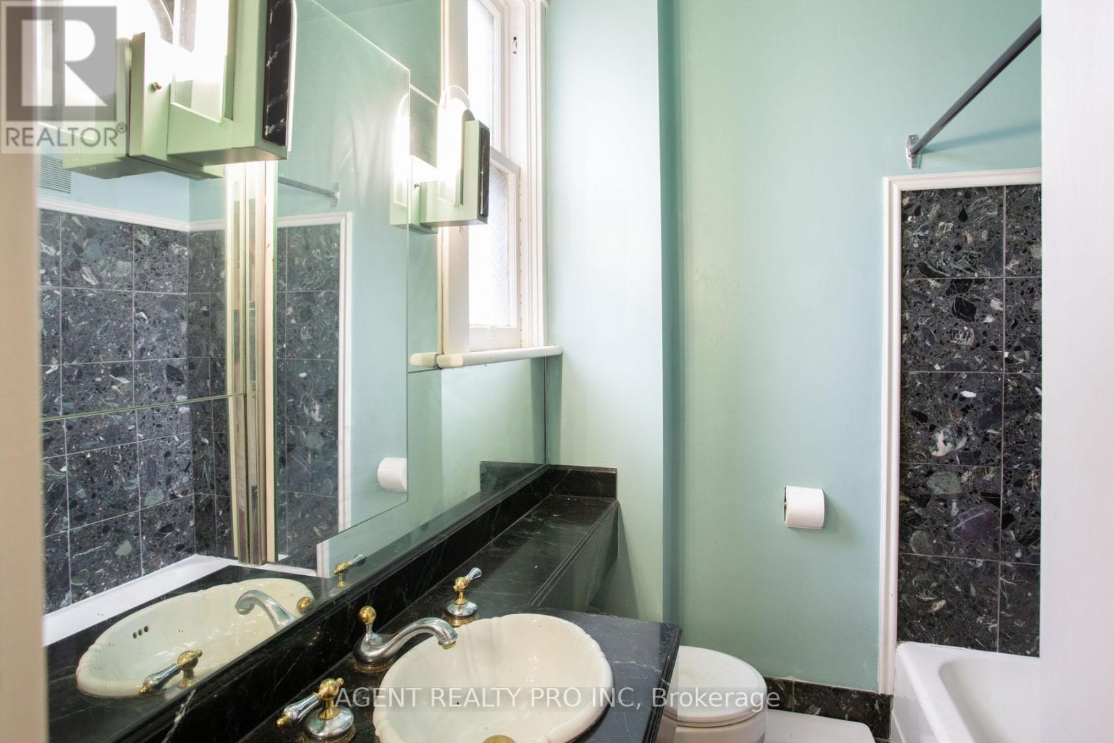 302 Central Street, London East, Ontario  N6B 2C8 - Photo 9 - X12497200