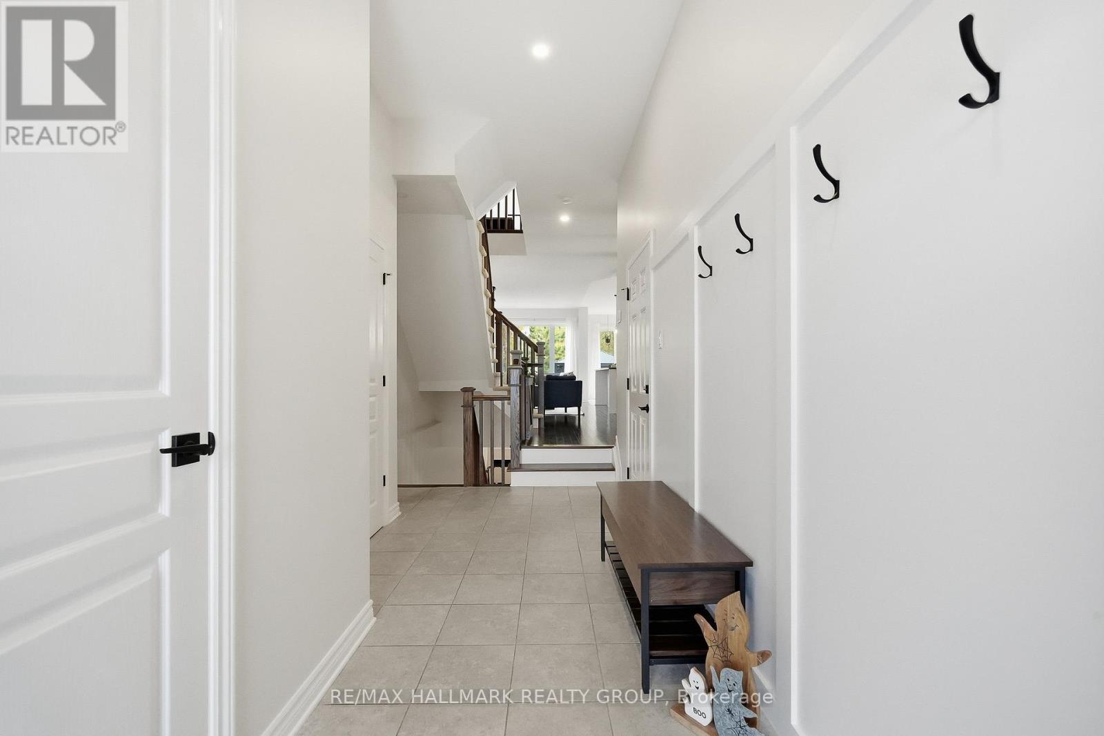 314 Melodie Street, Ottawa, Ontario  K1W 0H9 - Photo 2 - X12497066