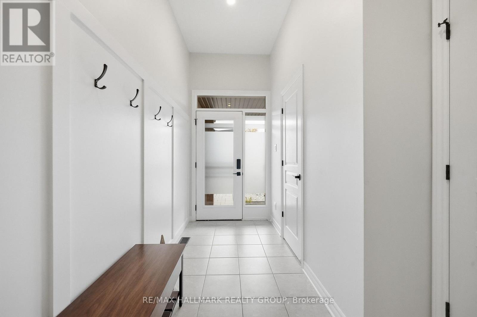 314 Melodie Street, Ottawa, Ontario  K1W 0H9 - Photo 4 - X12497066