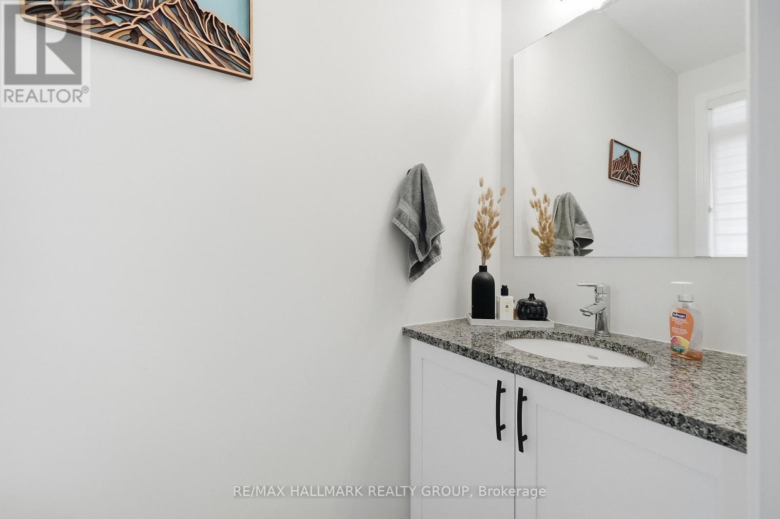 314 Melodie Street, Ottawa, Ontario  K1W 0H9 - Photo 5 - X12497066