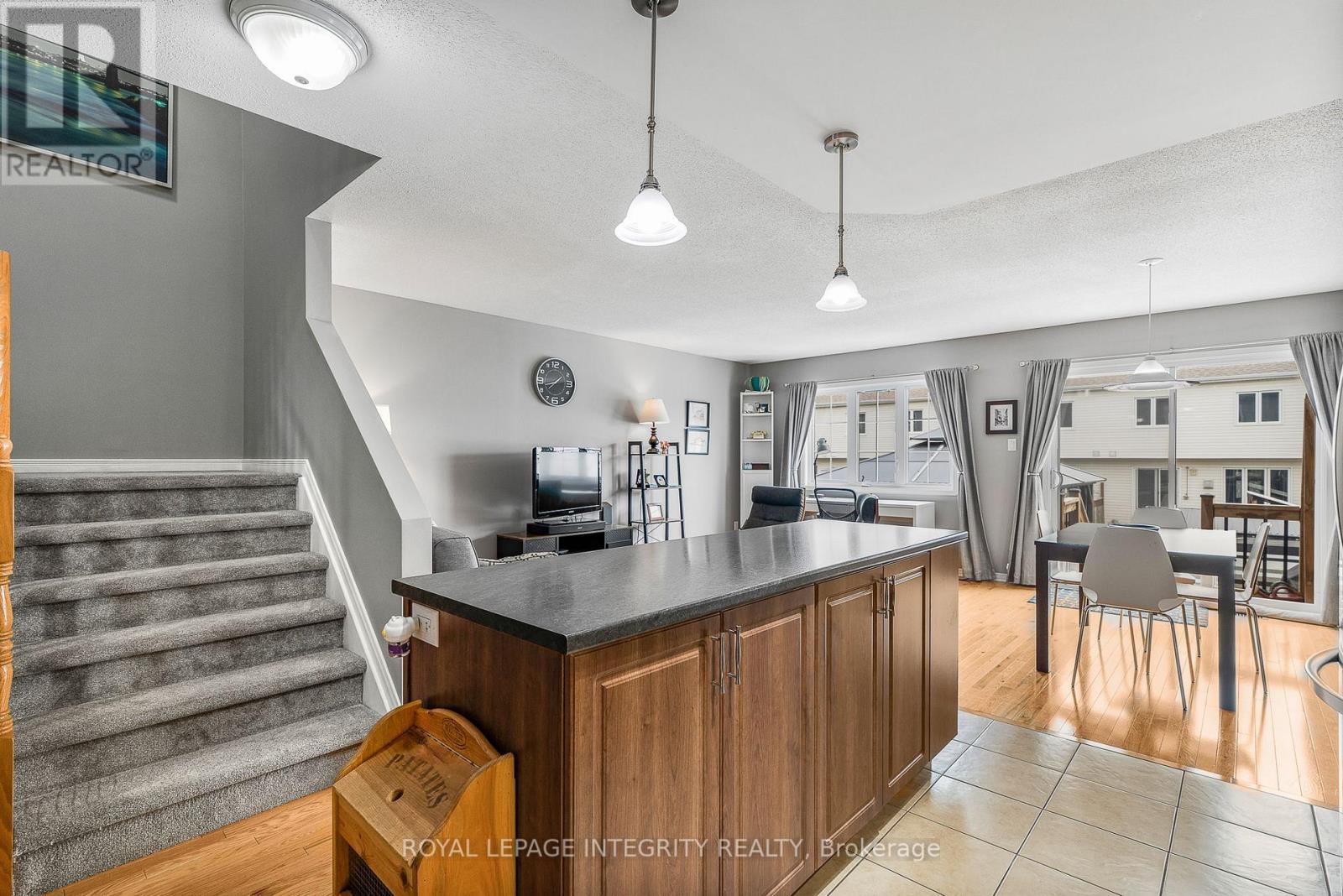 216 Eliot Street, Clarence-Rockland, Ontario  K4K 0E6 - Photo 9 - X12497128