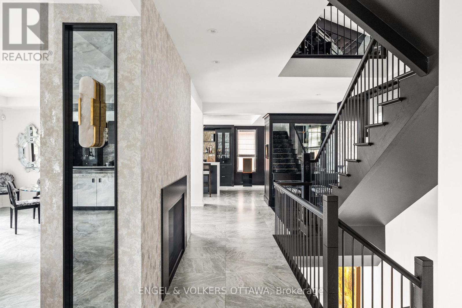 151 Winding Way, Ottawa, Ontario  K2C 3H1 - Photo 4 - X12497160