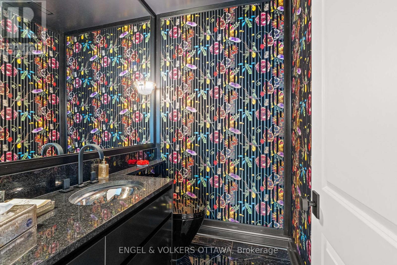 151 Winding Way, Ottawa, Ontario  K2C 3H1 - Photo 6 - X12497160