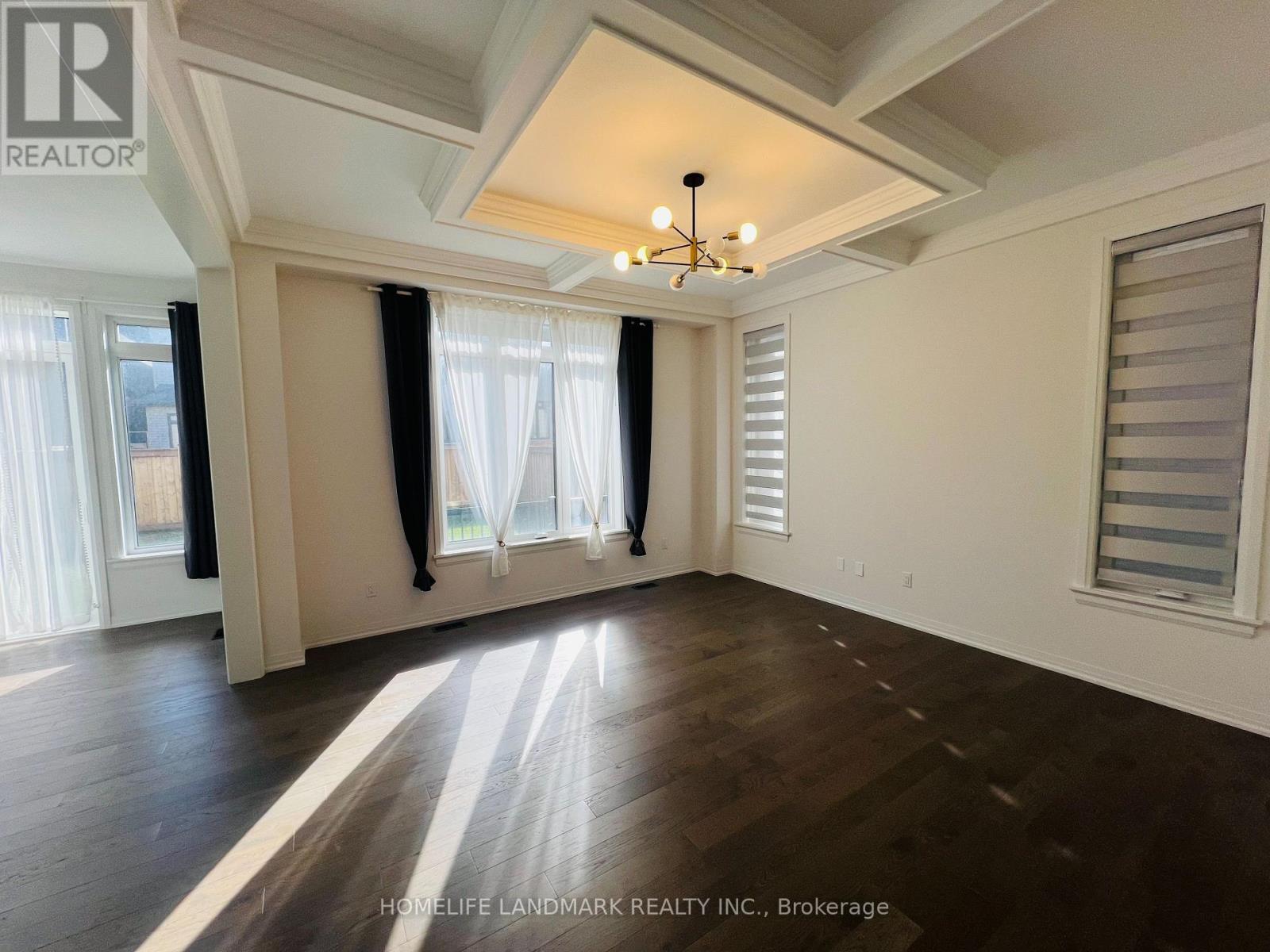 147 Markview Road, Whitchurch-Stouffville, Ontario  L4A 5B2 - Photo 4 - N12496876