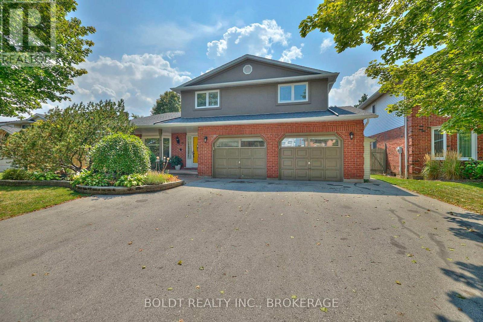 41 Farmington Drive, St. Catharines, Ontario  L2S 3G1 - Photo 3 - X12497034