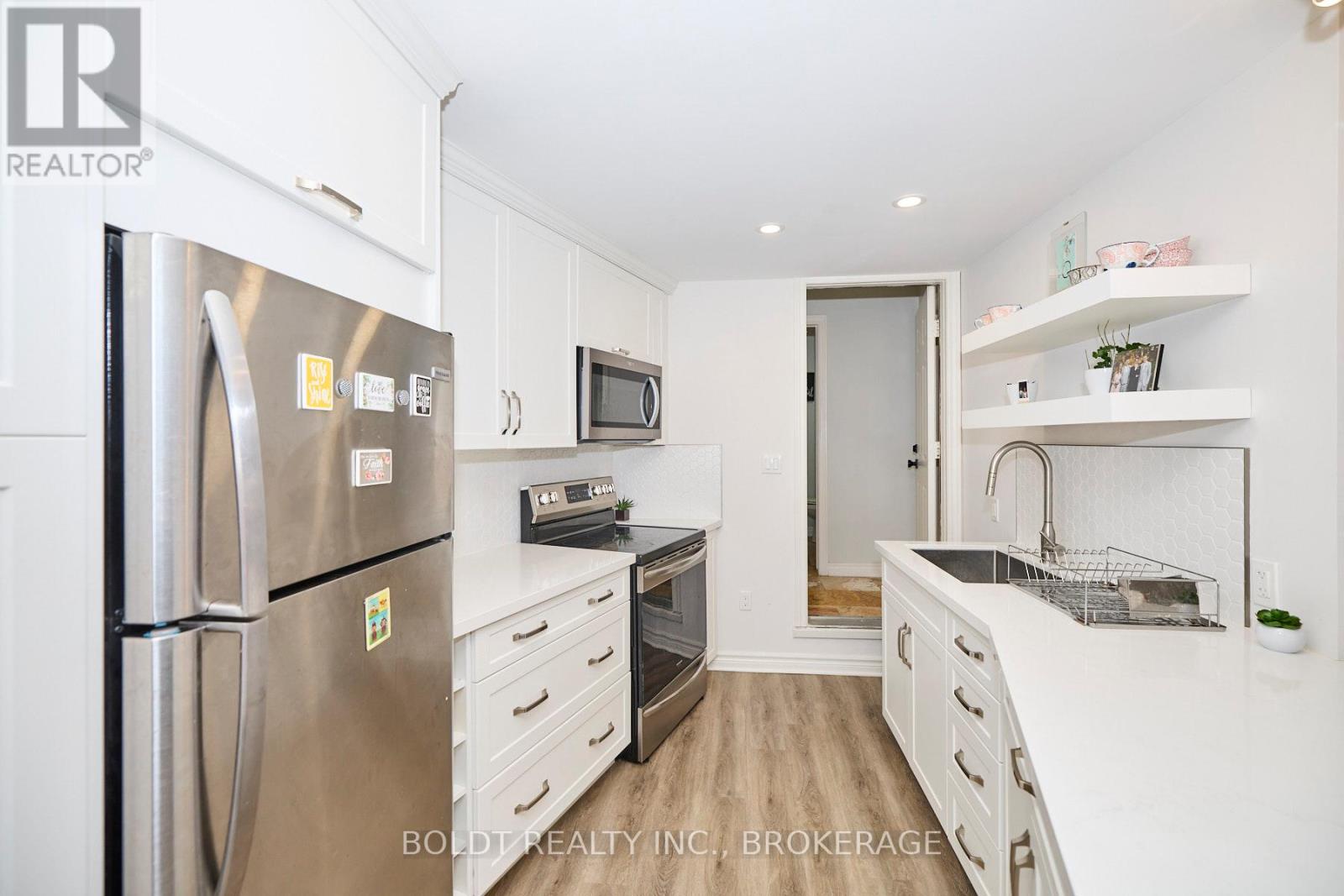 41 Farmington Drive, St. Catharines, Ontario  L2S 3G1 - Photo 5 - X12497034