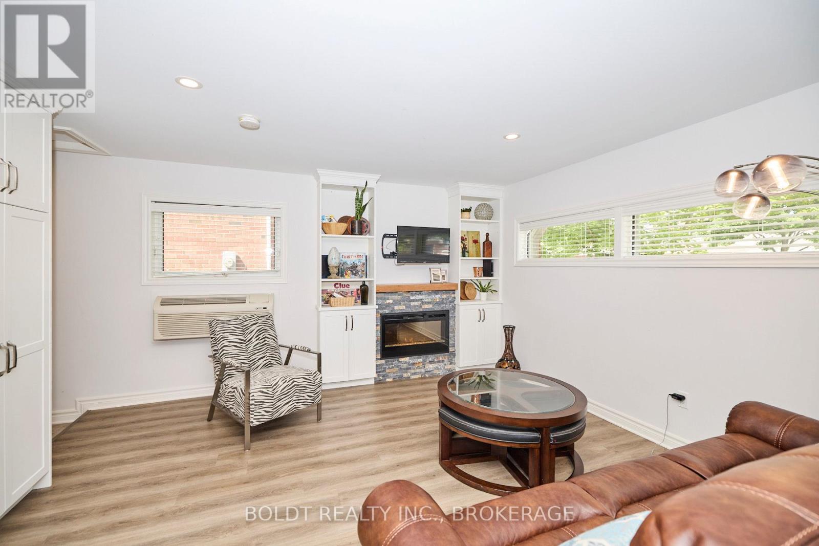 41 Farmington Drive, St. Catharines, Ontario  L2S 3G1 - Photo 6 - X12497034