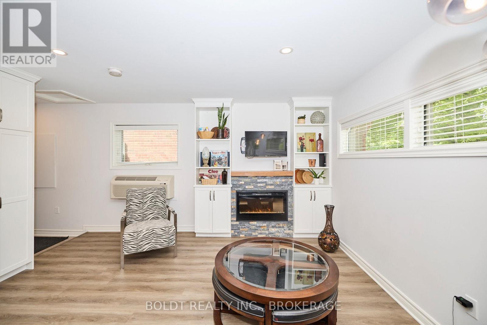 41 Farmington Drive, St. Catharines, Ontario  L2S 3G1 - Photo 7 - X12497034