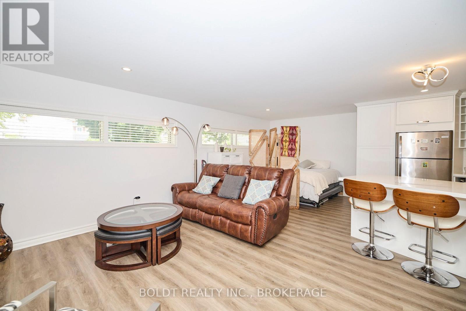 41 Farmington Drive, St. Catharines, Ontario  L2S 3G1 - Photo 9 - X12497034