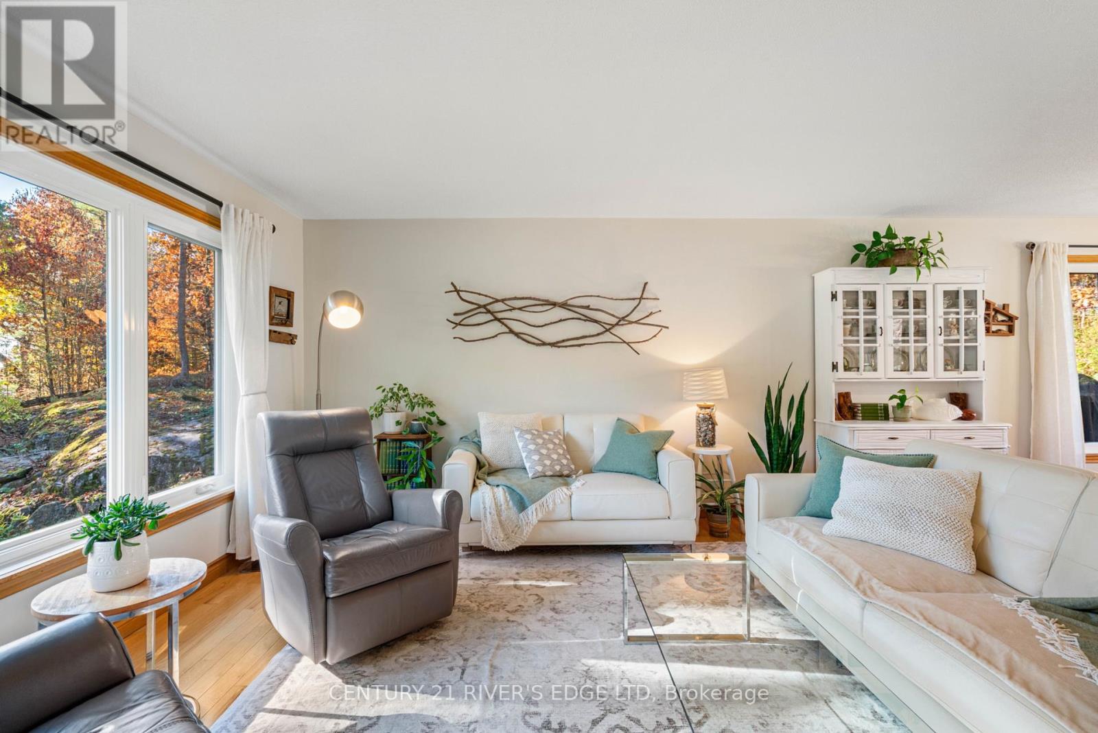 386 Old River Road, Front Of Yonge, Ontario  K0E 1R0 - Photo 12 - X12497018