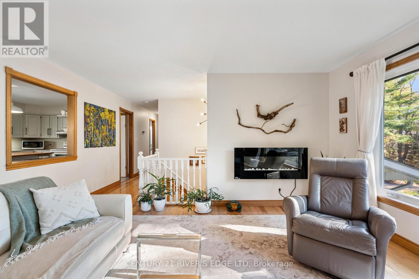 386 Old River Road, Front Of Yonge, Ontario  K0E 1R0 - Photo 13 - X12497018