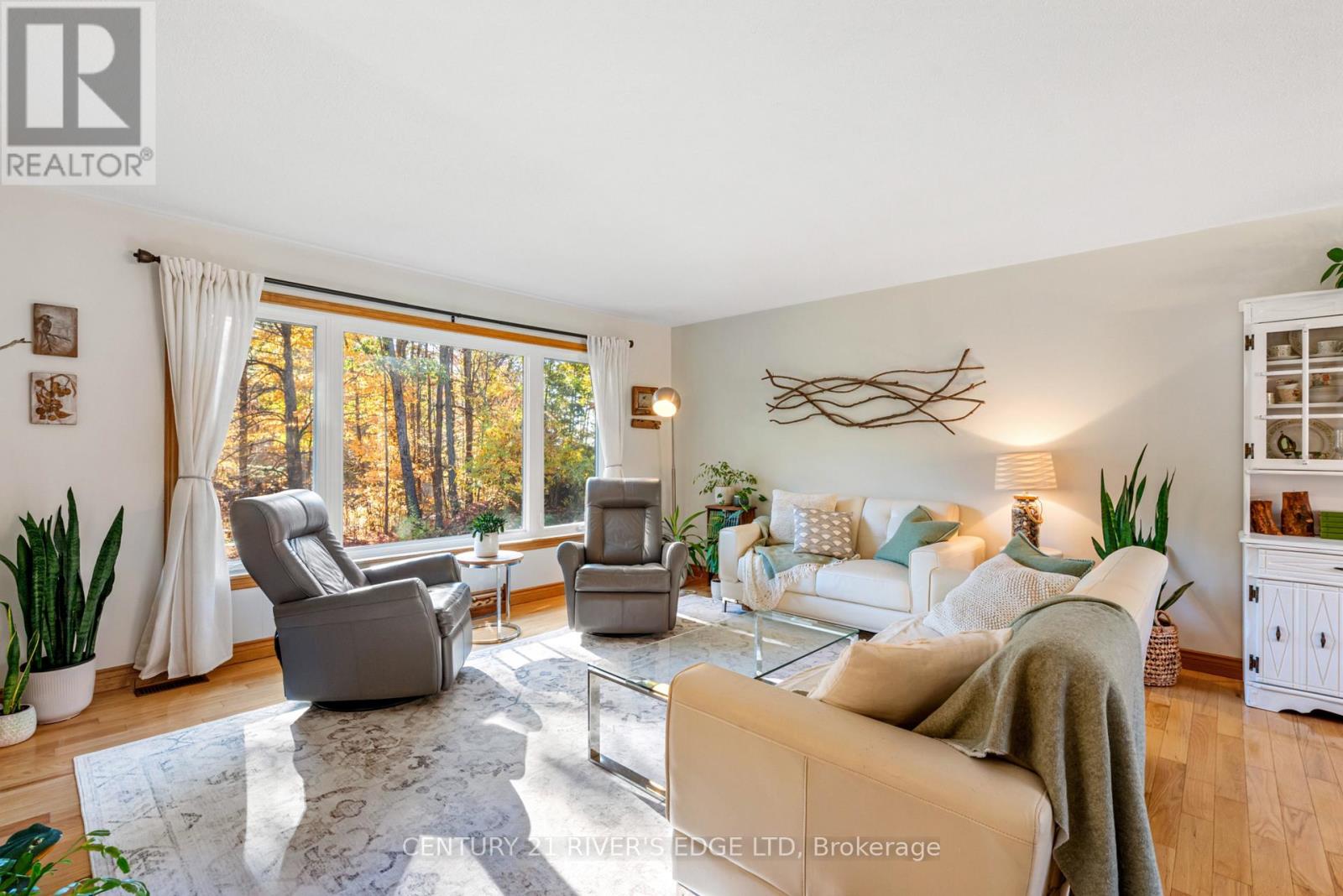 386 Old River Road, Front Of Yonge, Ontario  K0E 1R0 - Photo 14 - X12497018