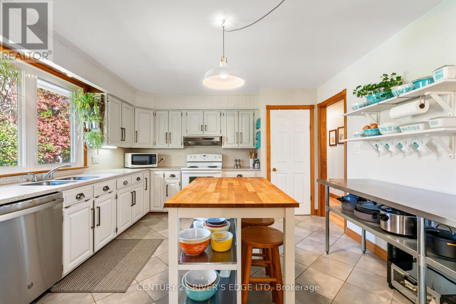 386 Old River Road, Front Of Yonge, Ontario  K0E 1R0 - Photo 18 - X12497018