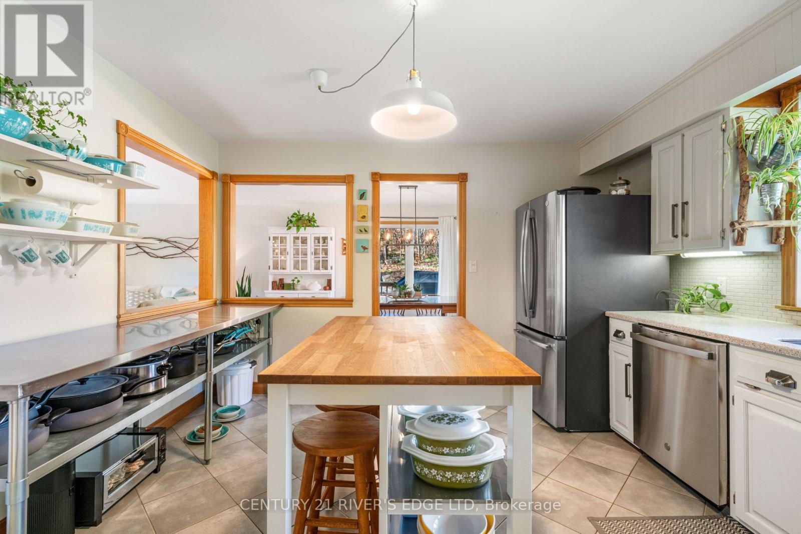 386 Old River Road, Front Of Yonge, Ontario  K0E 1R0 - Photo 21 - X12497018