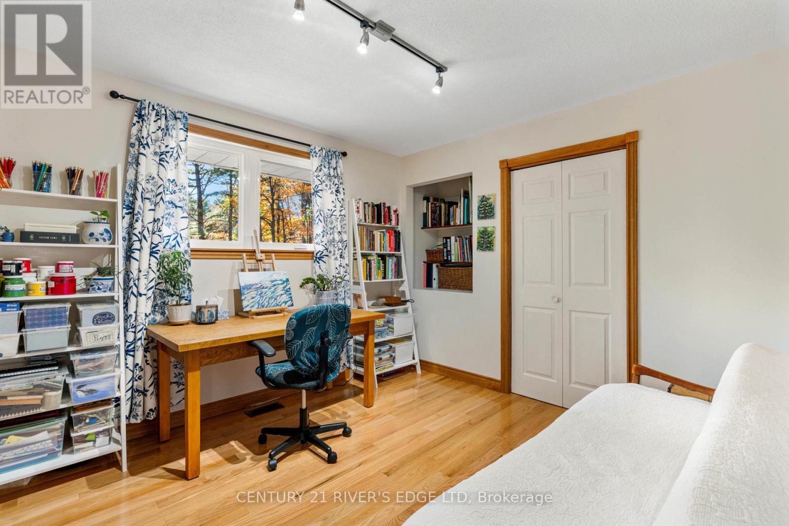 386 Old River Road, Front Of Yonge, Ontario  K0E 1R0 - Photo 27 - X12497018