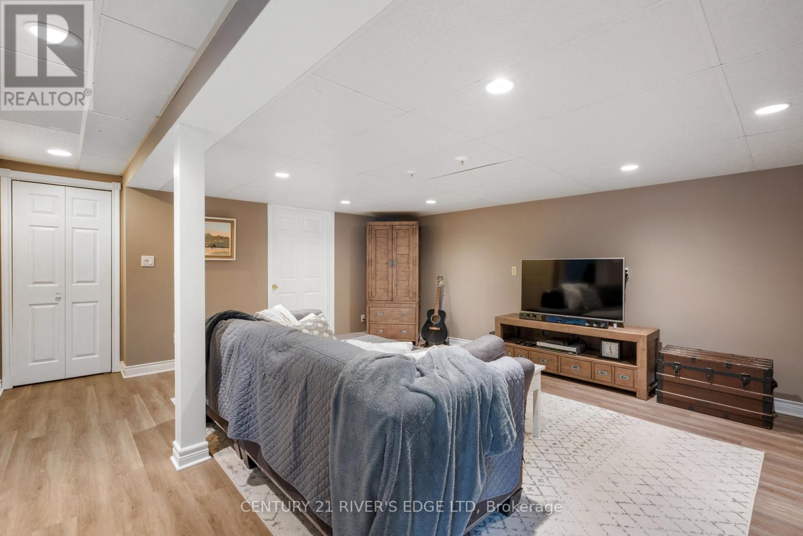 386 Old River Road, Front Of Yonge, Ontario  K0E 1R0 - Photo 31 - X12497018