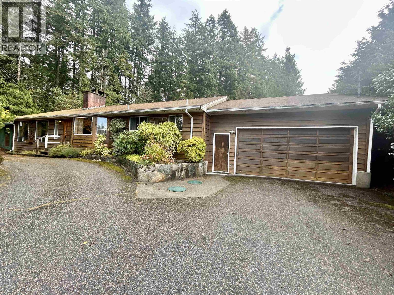 588 Veterans Road, Gibsons, British Columbia  V0N 1V4 - Photo 2 - R3062909