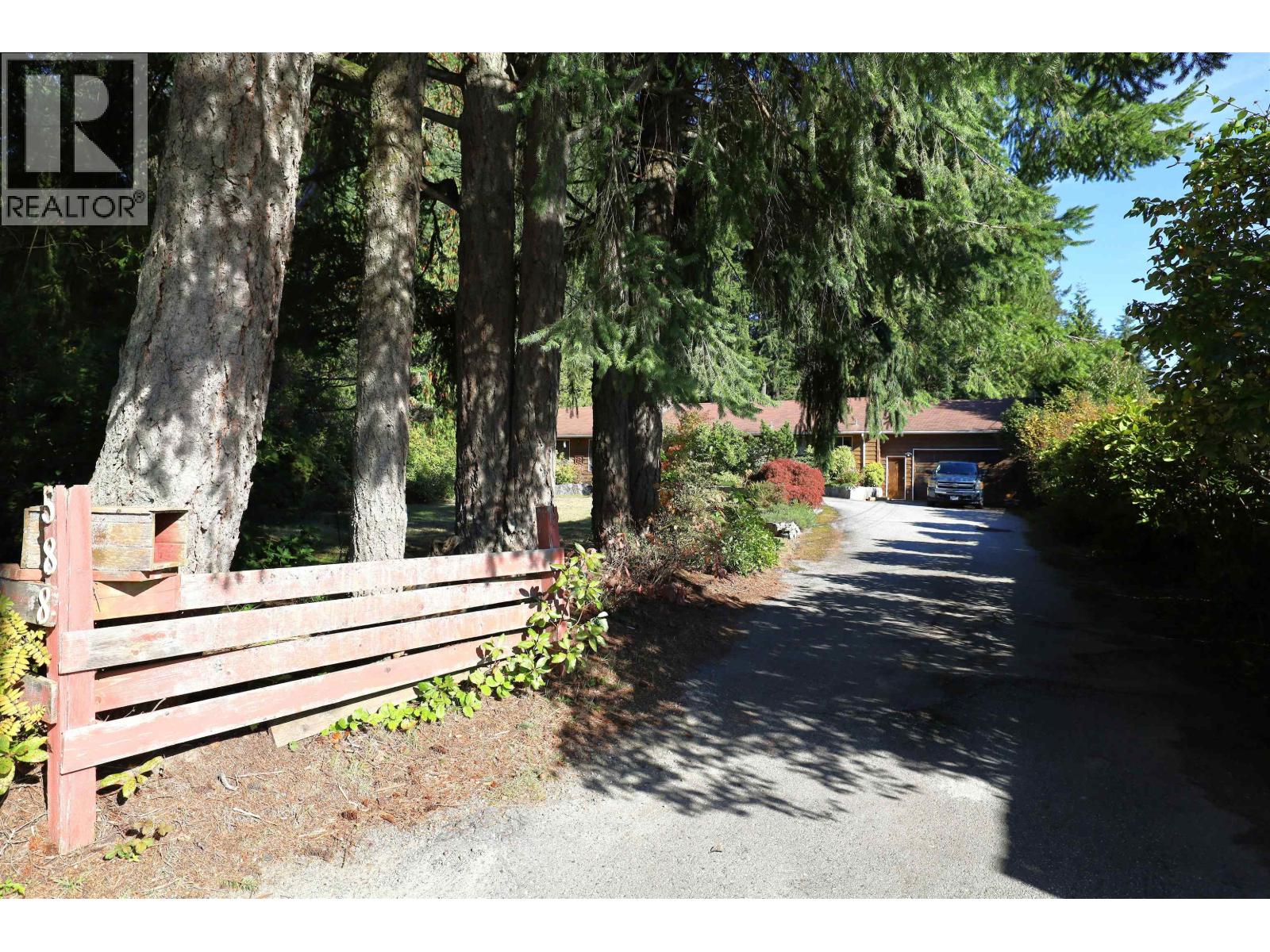 588 Veterans Road, Gibsons, British Columbia  V0N 1V4 - Photo 10 - R3062909