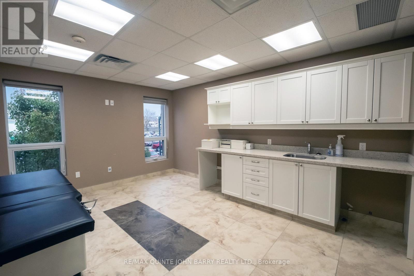 201 - 30 King Street, Quinte West, Ontario K8V 6B1 - Photo 11 - X12496972