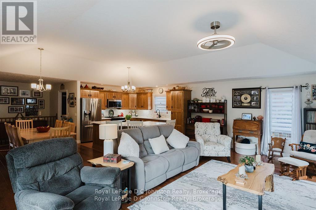 477 Buckby Lane, Saugeen Shores, Ontario  N0H 2C1 - Photo 14 - X12497032