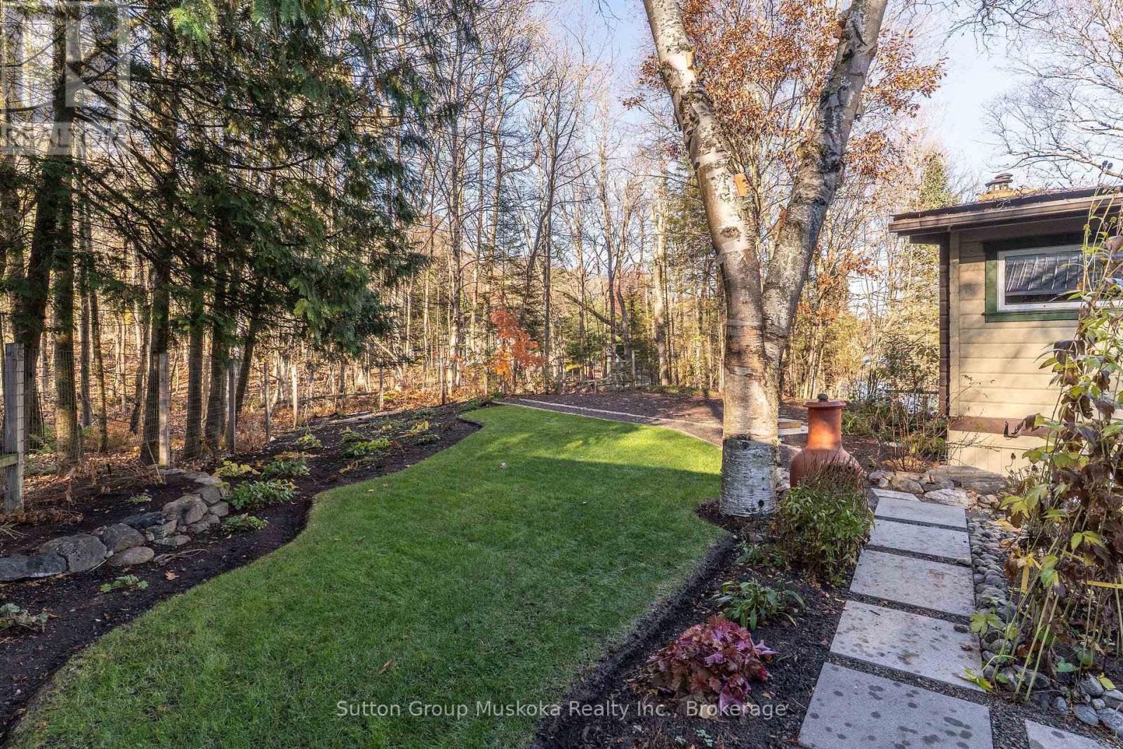 236 Hoodstown Road, Huntsville, Ontario  P1H 2J2 - Photo 12 - X12497082