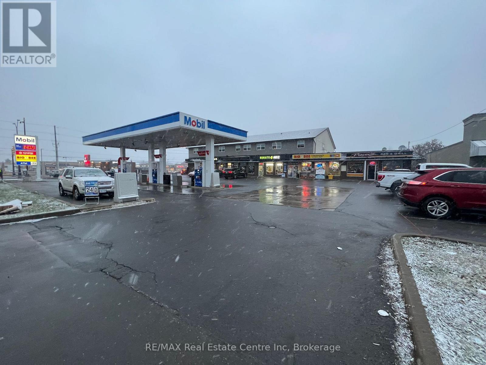 8209 Lundy's Lane, Niagara Falls, Ontario  L2H 1H3 - Photo 6 - X12497198