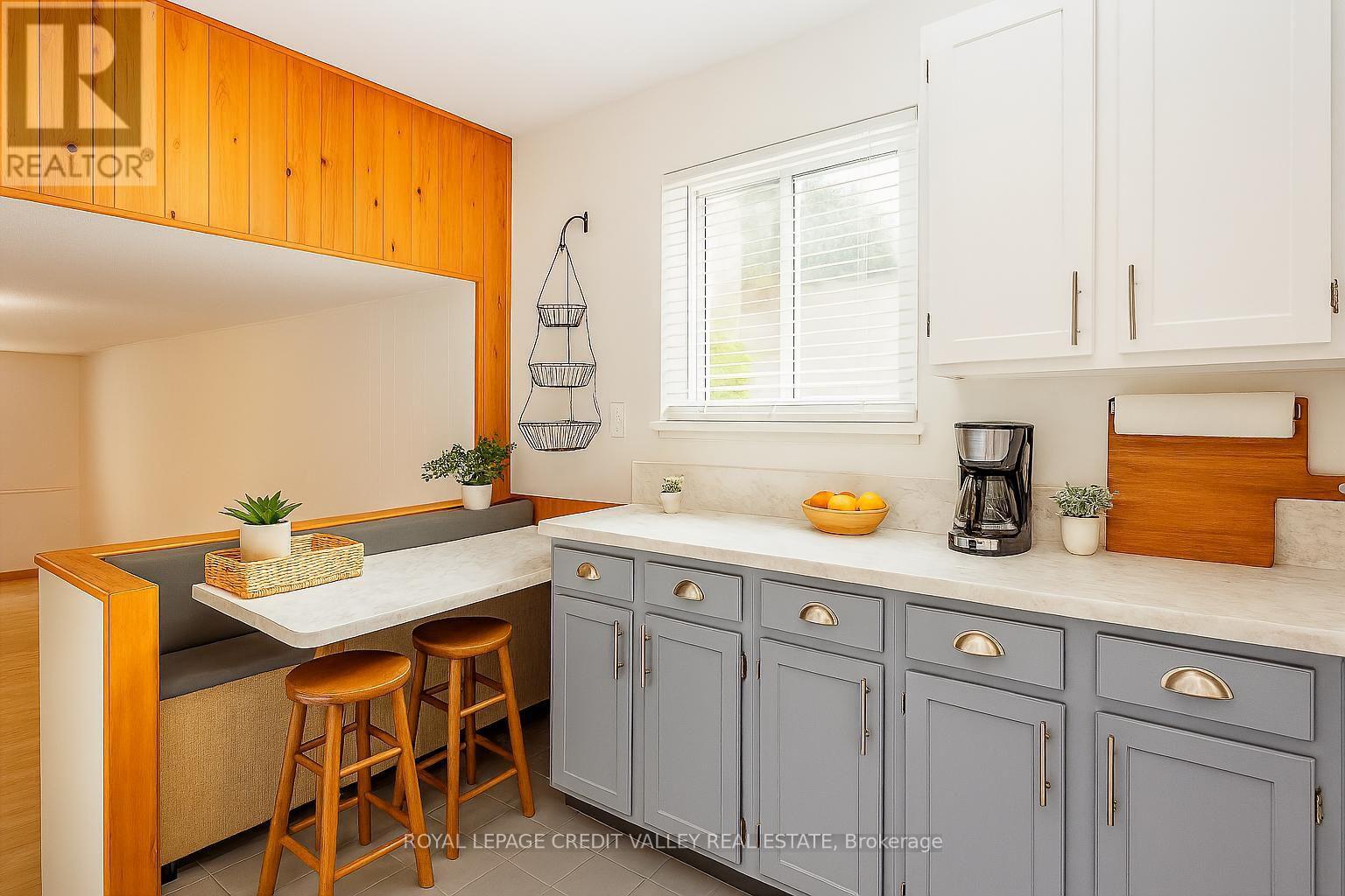 3633 Chiplow Road, Mississauga, Ontario  L4X 2R1 - Photo 5 - W12496840