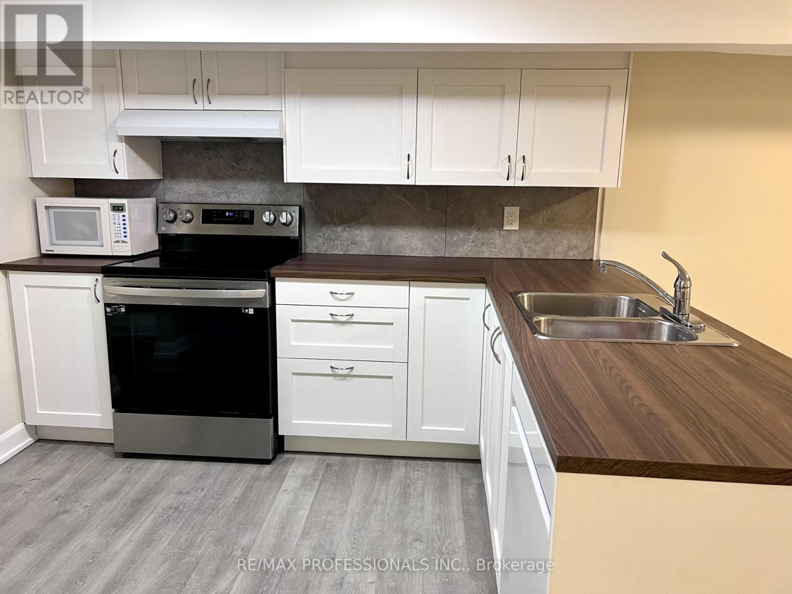 155b Jane Street, Toronto, Ontario  M6S 3Y8 - Photo 11 - W12496860