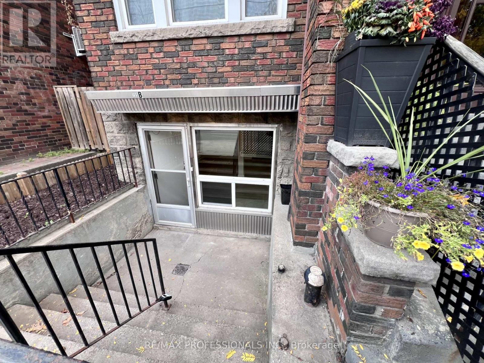 155b Jane Street, Toronto, Ontario  M6S 3Y8 - Photo 2 - W12496860