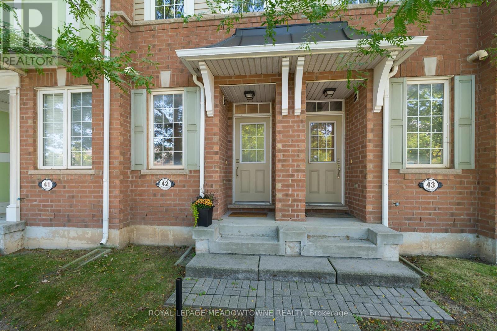 42 - 2614 Dashwood Drive, Oakville, Ontario  L6M 0K5 - Photo 4 - W12496864