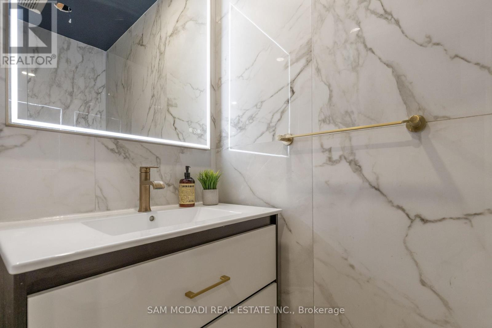 2284 Glastonbury Road, Burlington, Ontario  L7P 4C8 - Photo 16 - W12496866