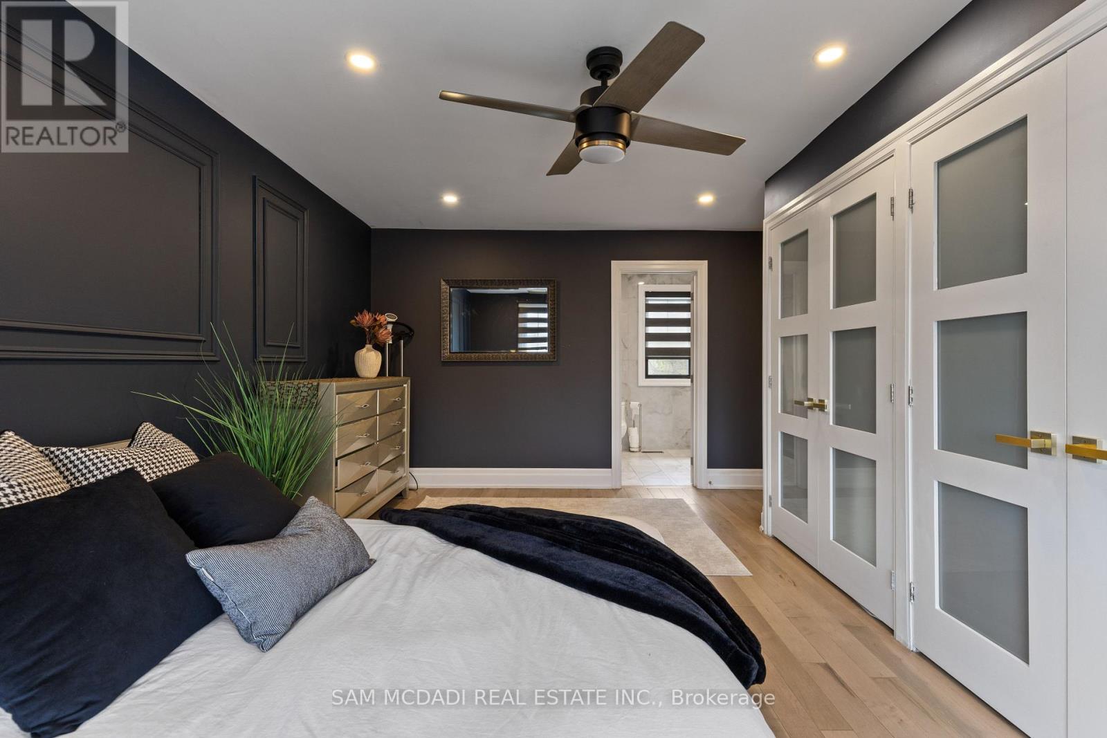 2284 Glastonbury Road, Burlington, Ontario  L7P 4C8 - Photo 19 - W12496866