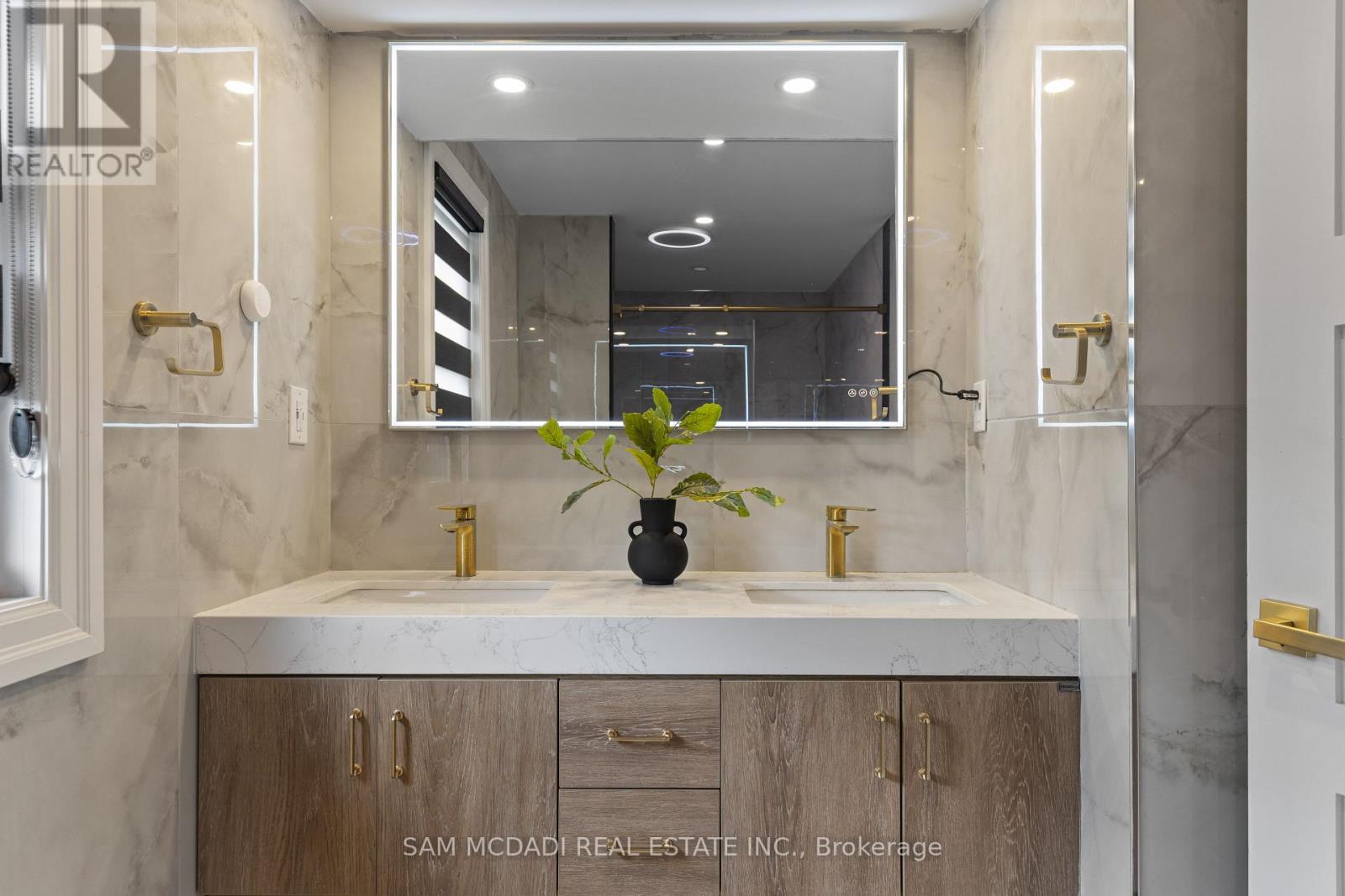 2284 Glastonbury Road, Burlington, Ontario  L7P 4C8 - Photo 21 - W12496866