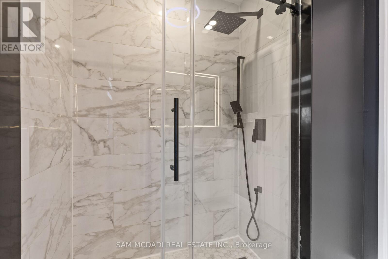 2284 Glastonbury Road, Burlington, Ontario  L7P 4C8 - Photo 23 - W12496866