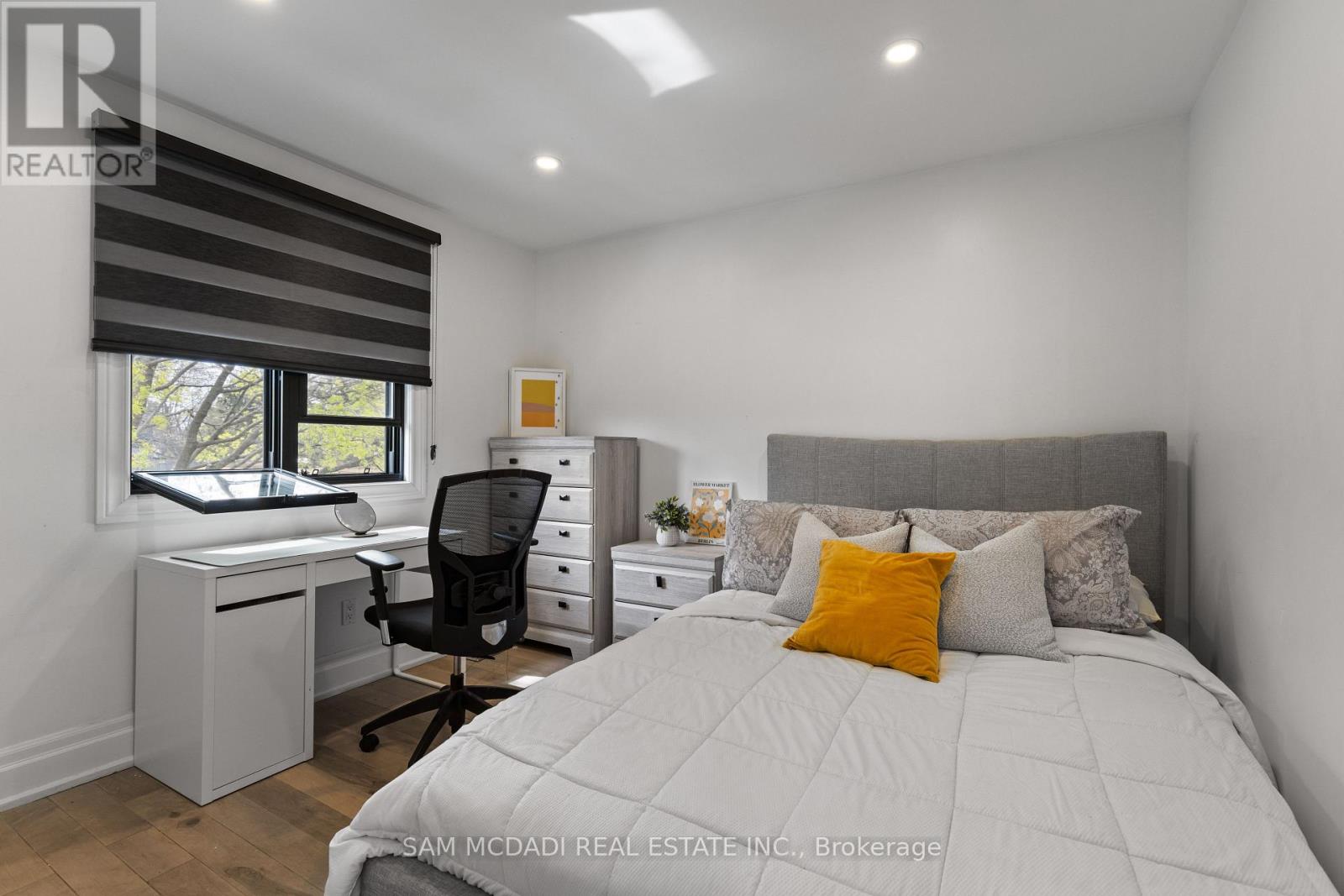 2284 Glastonbury Road, Burlington, Ontario  L7P 4C8 - Photo 25 - W12496866