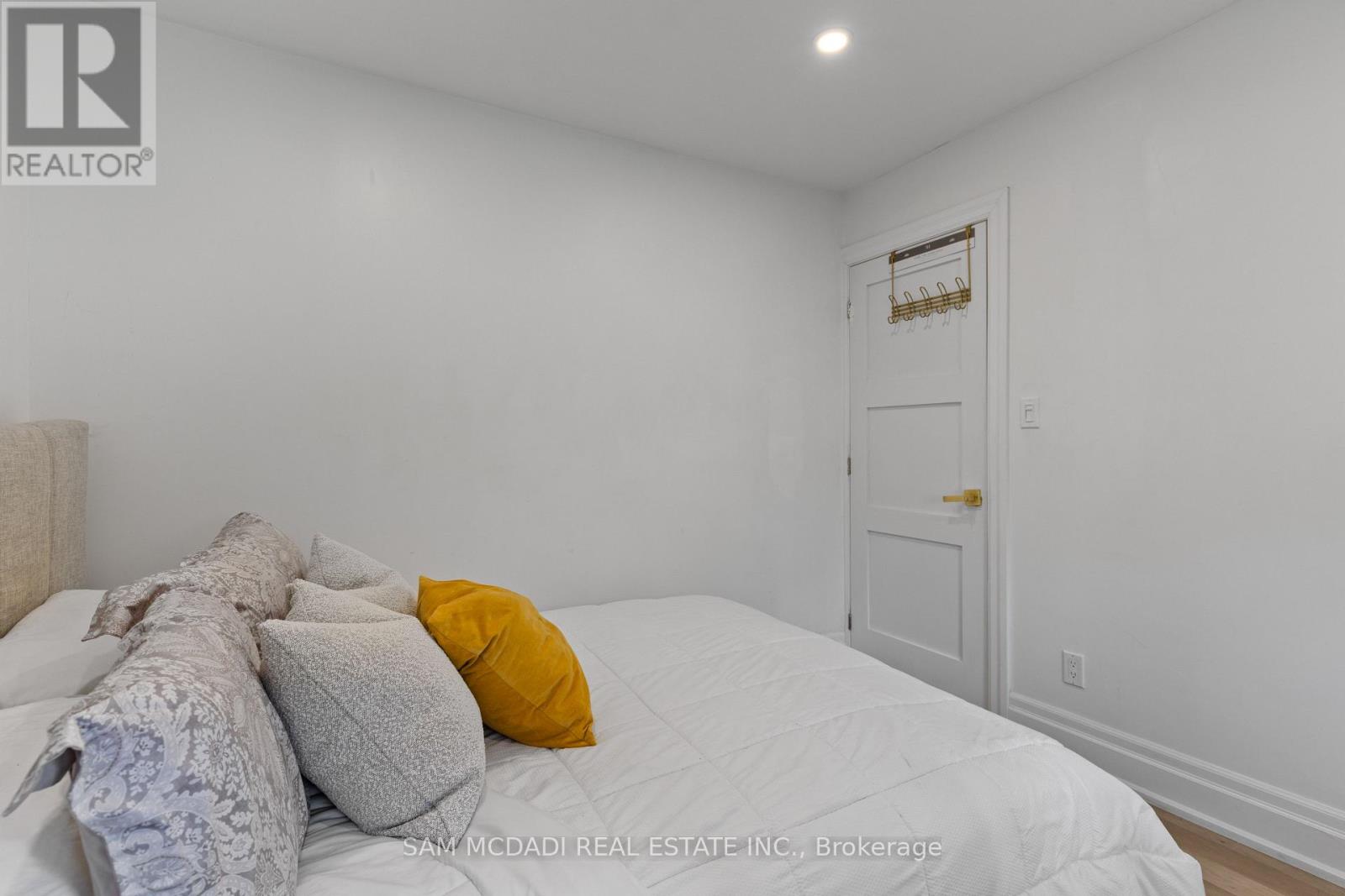 2284 Glastonbury Road, Burlington, Ontario  L7P 4C8 - Photo 26 - W12496866