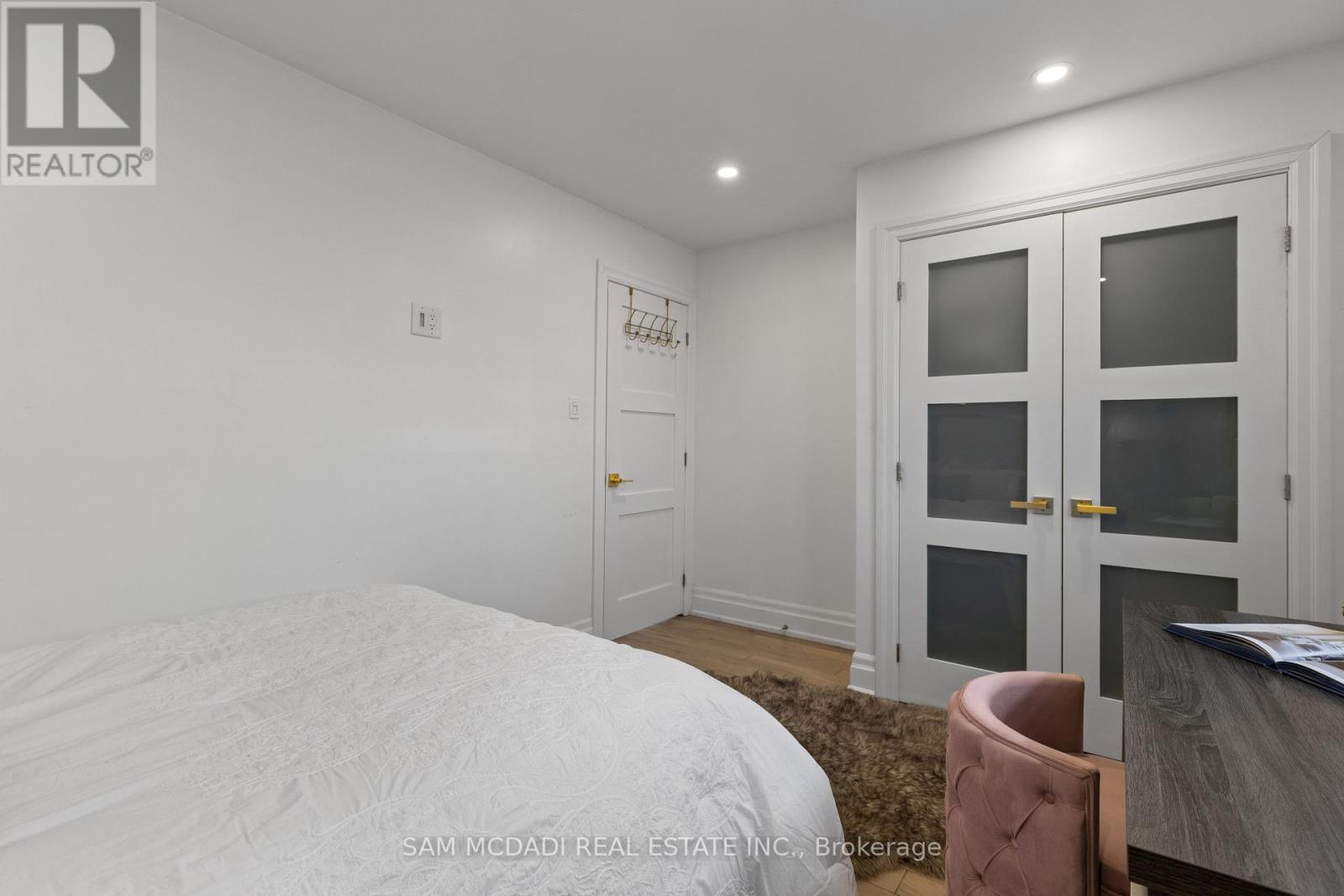 2284 Glastonbury Road, Burlington, Ontario  L7P 4C8 - Photo 28 - W12496866