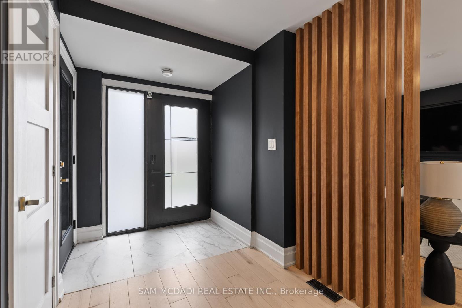 2284 Glastonbury Road, Burlington, Ontario  L7P 4C8 - Photo 3 - W12496866