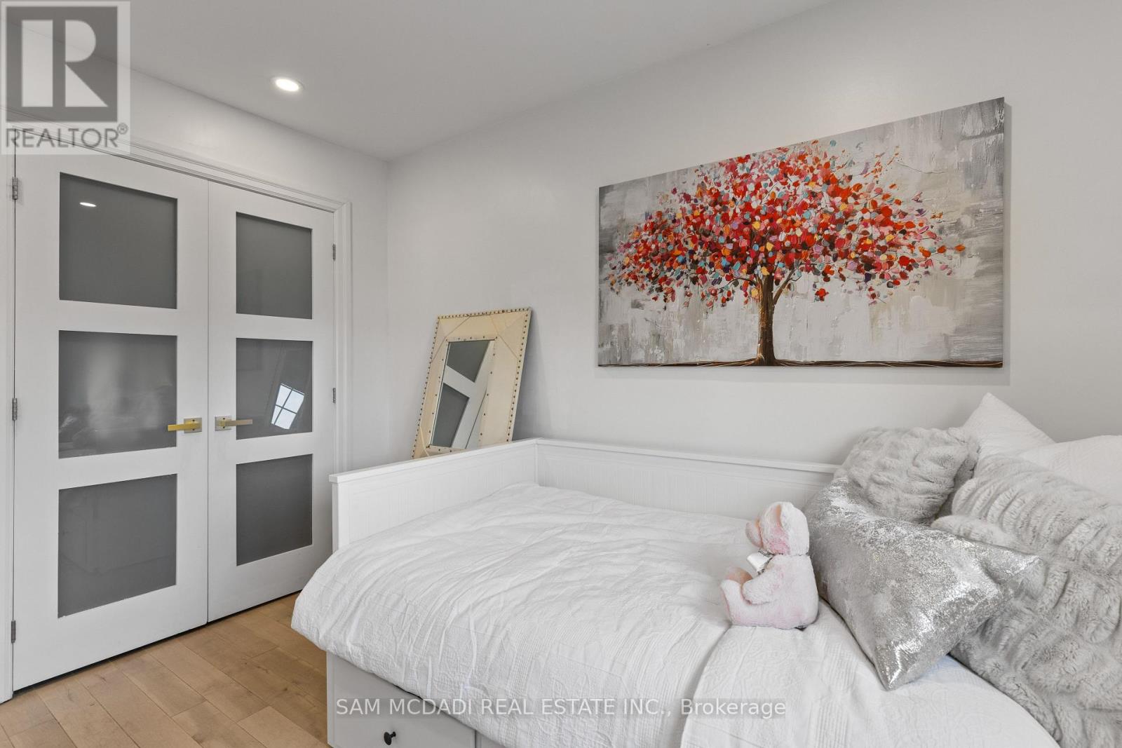 2284 Glastonbury Road, Burlington, Ontario  L7P 4C8 - Photo 30 - W12496866