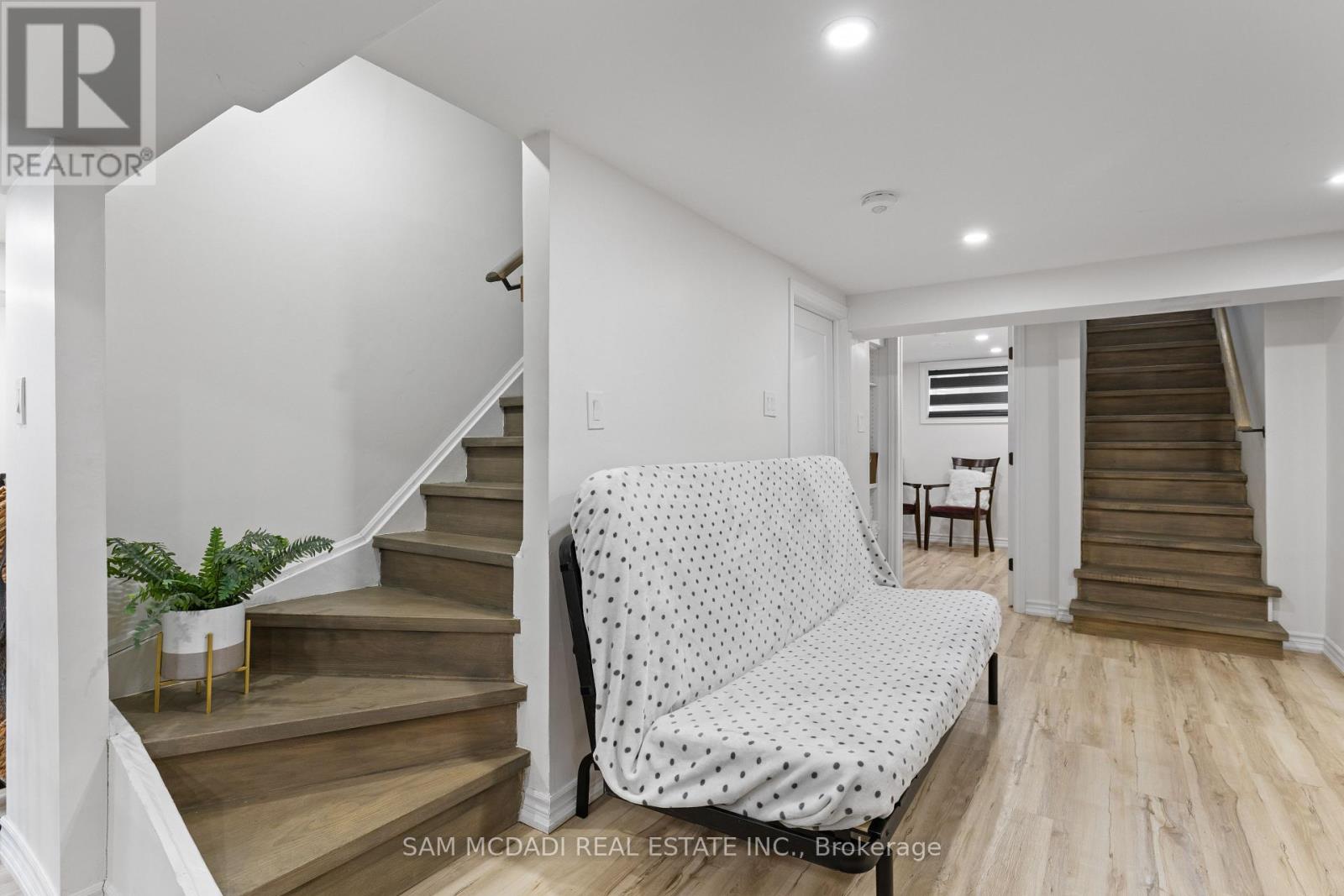 2284 Glastonbury Road, Burlington, Ontario  L7P 4C8 - Photo 32 - W12496866