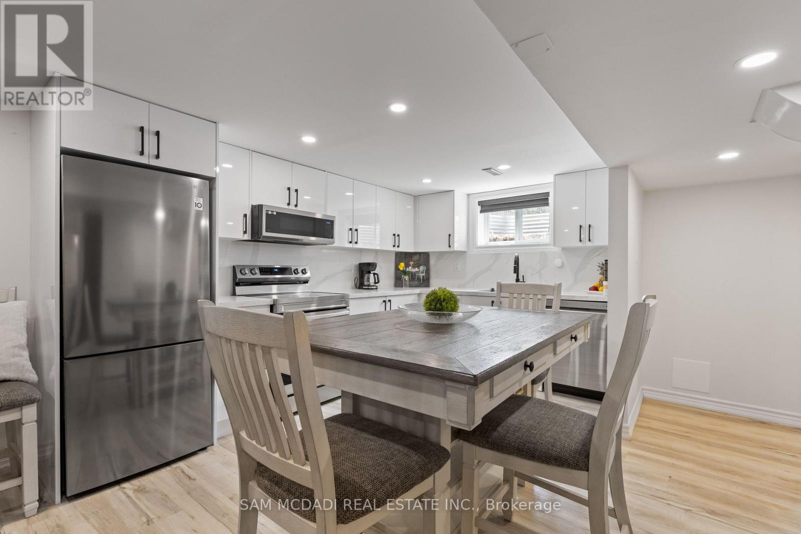 2284 Glastonbury Road, Burlington, Ontario  L7P 4C8 - Photo 35 - W12496866