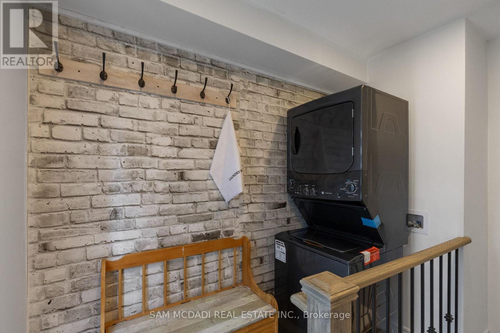 2284 Glastonbury Road, Burlington, Ontario  L7P 4C8 - Photo 37 - W12496866